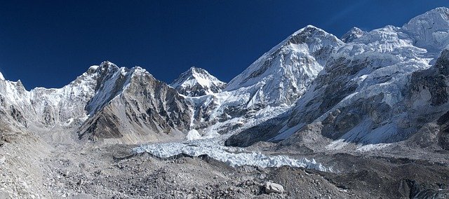 annapurna-base-camp-with-beautiful-muntains-on-the-back