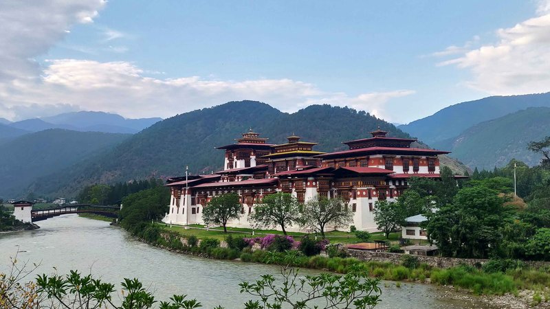 buddhist-traditional-gompa-in-bhutan