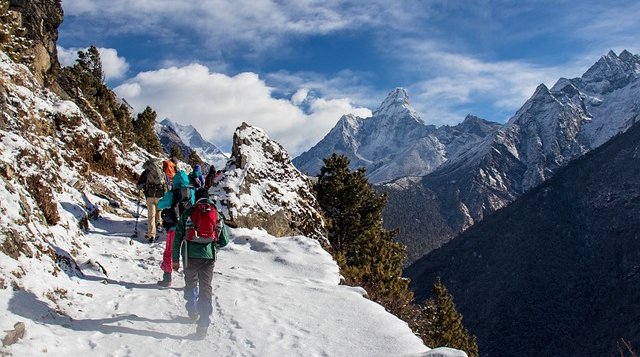 sherpa-women-in-Everest-region