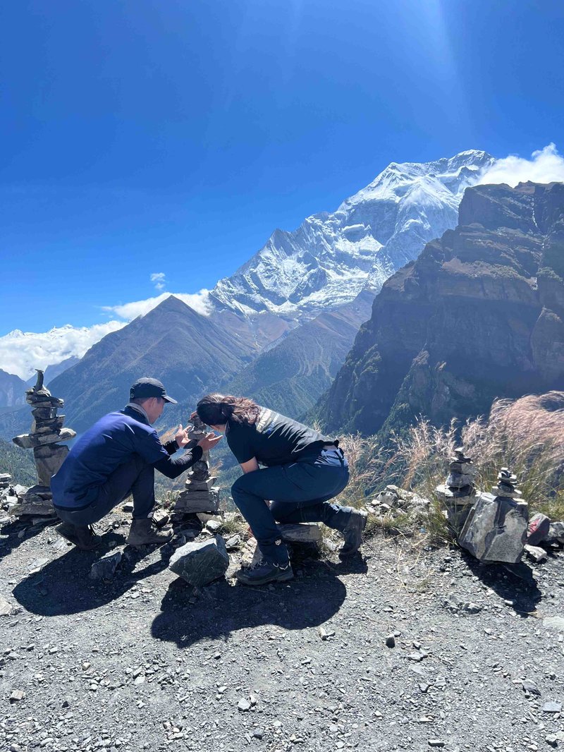 making-a-stone-house-on-the-way-to-annapurna-circuit