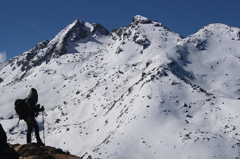 manaslu-circuit-trekking-group-trekking-vs-solo-trekking
