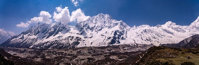 landscape-view-of-beautiful-mount-manaslu