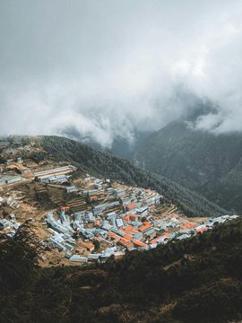 Namche-bazar-way-to-Everest