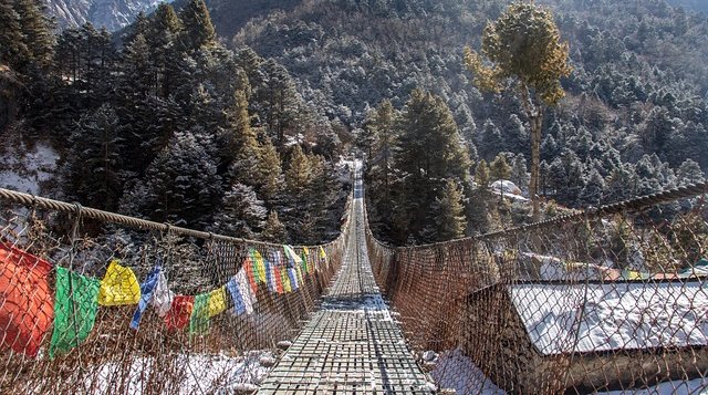 suspension-bridge-way-to-Everest