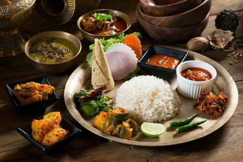 tradittional-neplai-food-daal-bhat-in-annapurna-circuit
