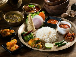 tradittional-neplai-food-daal-bhat-in-annapurna-circuit