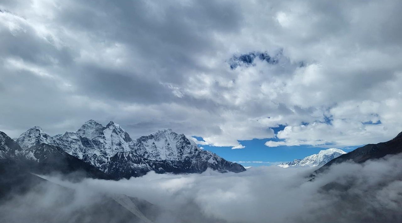 Altidute adventure travel guide for Everest base camp trekker