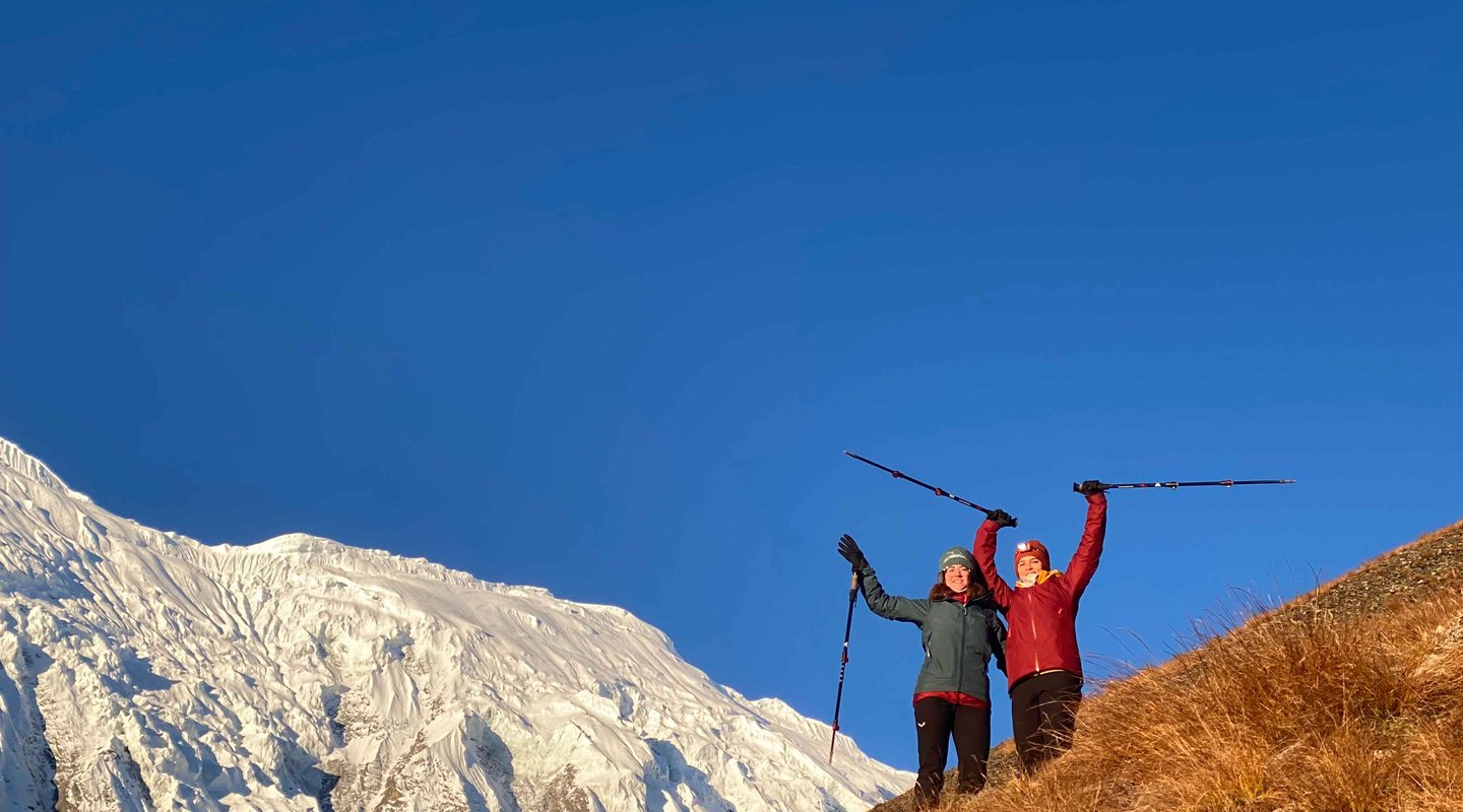 two-womens-submitted-annapurna-circuit-trek-sucessfully